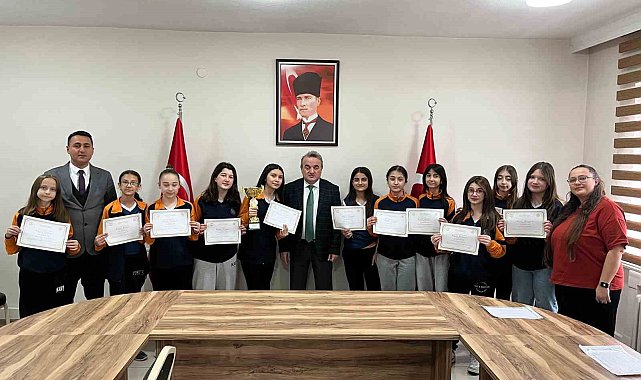 Bozüyük'te sporun yıldızları ödüllendirildi