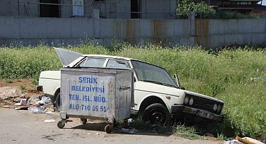 Bu da oldu: Buzdolabı, televizyon derken Fiat Tofaş otomobil de çöpe atıldı