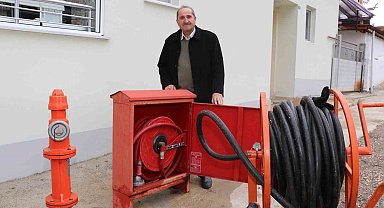 Bu köyde her sokakta yangın vanası var