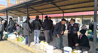 Bu pazarda satılan ürünlerin hepsi doğal ve yöresel