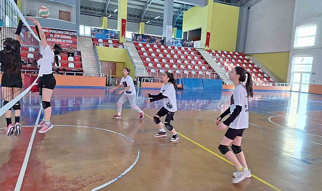 Bulanık'ta voleybol antrenmanlarına yoğun ilgi