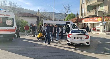 Burdur'da okul servisi ile otomobil çarpıştı: 5'i öğrenci 6 yaralı