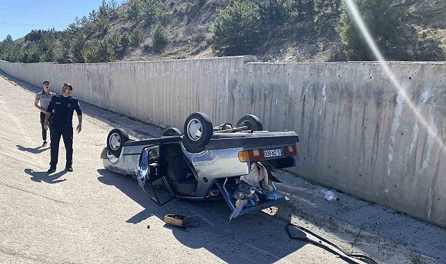 Burdur'da otomobil şarampole devrildi: 2'si çocuk 4 yaralı