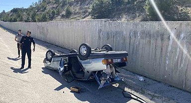 Burdur'da otomobil şarampole devrildi: 2'si çocuk 4 yaralı