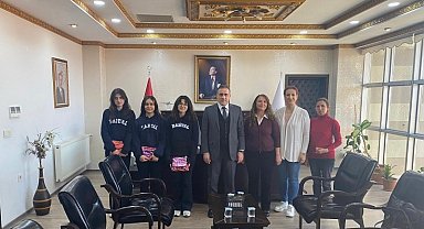 Burhaniye de Kaymakam Memiş, dereceye giren öğrencileri ödüllendirdi