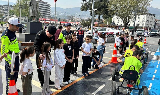Bursa İl Jandarma Komutanlığı'ndan miniklere trafik dersi