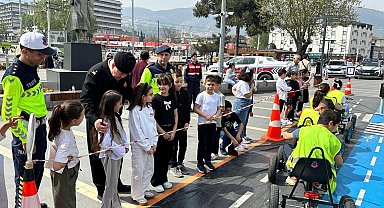 Bursa İl Jandarma Komutanlığı'ndan miniklere trafik dersi