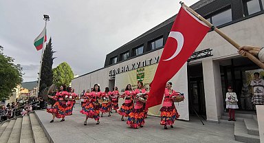Bursa Nilüfer Halk Dansları Bulgaristan'da alkışları topladı