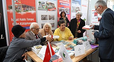 Bursa Osmangazi standında Sarıhan çiftini okurlarla buluşturdu