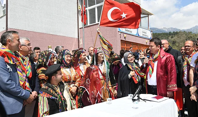 Bursa Osmangazi'de asırlık köy düğünü fethettti!
