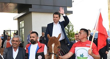 Bursa Osmangazi'de geleneksel rahvan at koşusu coşkusu