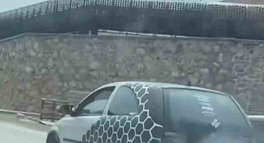 Bursa'da araçtan çıkan egzoz dumanı fabrikayı aratmadı