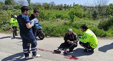 Bursa'da kamyonetle çarpışan motosikletteki çift yaralandı