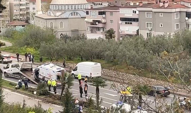 Bursa'da vakayı hastaneye yetiştirmeye çalışan ambulans takla attı