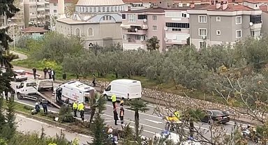Bursa'da vakayı hastaneye yetiştirmeye çalışan ambulans takla attı