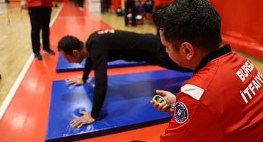 Bursa'da itfaiye eri olabilmek için ter döktüler