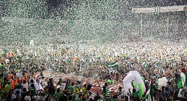 Bursaspor'un şampiyonluğu 15 yıl önce yaşananları hatırlattı