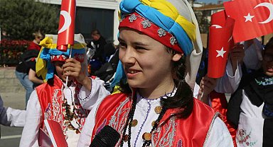 Büyükçekmece'de 23 Nisan coşkusu sokaklara taştı