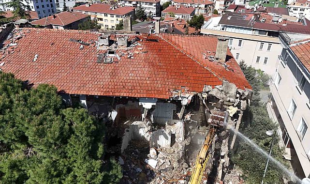 Büyükçekmece'de depremde yıkılma riski taşıyan 35 daire yıkıldı