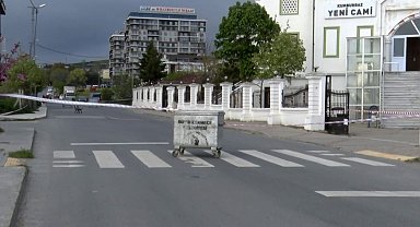 Büyükçekmece'de minaresi hasar alan cami ibadete kapatıldı