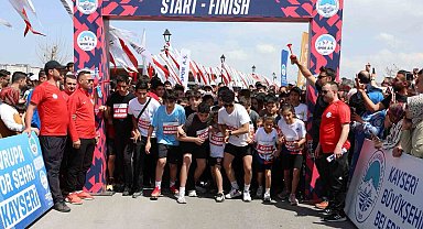 Büyükşehir Spor A.Ş.'nin çocuk koşusuna yüzlerce minik sporcu katıldı