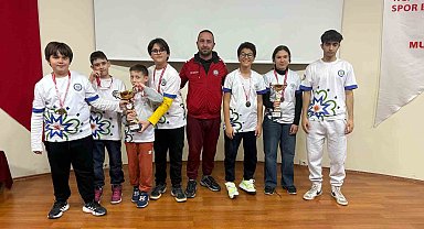 Büyükşehir sporcularından satrançta çifte başarı