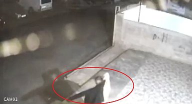 Çaldığı motosikletle turlayan hırsız, balkonda asılı ceketi giyerek kayıplara karıştı