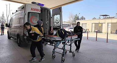 Cam takarken dengesini kaybeden işçi 5 metre yükseklikten düştü