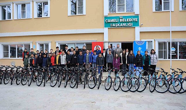 Çameli'nde camiye giden çocuklar bisikletle ödüllendirildi