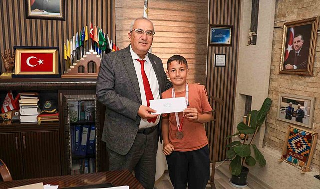 Çamelili öğrenciler 23 Nisan Tenis Turnuvasına damga vurdu