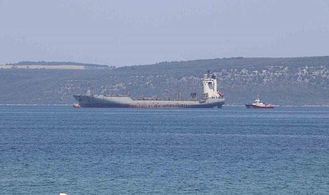 Çanakkale Boğazı'ndan geçen konteyner gemisi makine arızası yaptı
