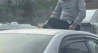 Canını hiçe sayarak otomobilin üzerinde alkol tüketen şahsın keyfi pes dedirtti