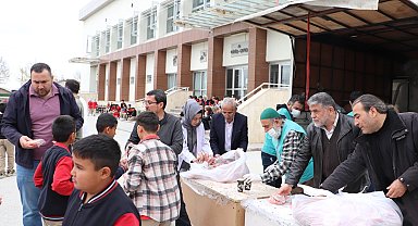 Cansuyu Derneği okullarda öğrencilerle bir araya geliyor