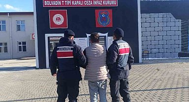 Çeşitli suçlardan aranan şahsı jandarma yakaladı