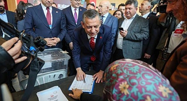 CHP’de Özgür Özel Yeniden Genel Başkan Seçildi