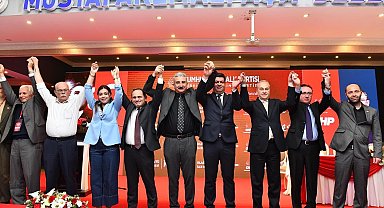 CHP Mustafakemalpaşa İlçe Kongeresi'nde Gökhan Demir güven tazeledi