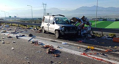 Çıkışı kaçırıp geri gelen araca kamyon çarptı: 1 ölü, 2 ağır yaralı
