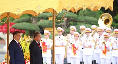 Çin Devlet Başkanı Jinping, Vietnam'da resmi törenle karşılandı