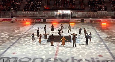 Cinderella on Ice gösterisinin ilki, Zeytinburnu Buz Adası'nda seyirciyle buluştu