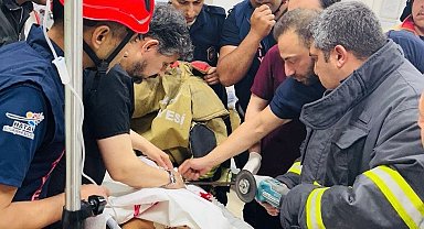 Çocuğun beline demir saplandı