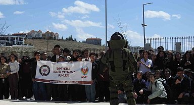 Çocuklar, polislerle bir araya geldi