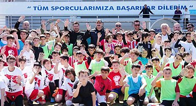 Çocukların turnuvasında başlama vuruşunu Başkan Kotan yaptı