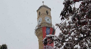 Çorum'da kar yağışı etkisini sürdürüyor