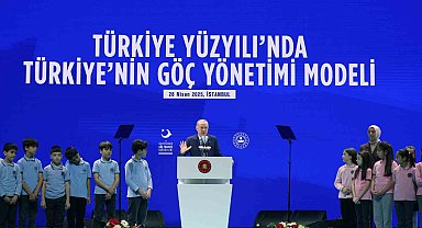 Cumhurbaşkanı Erdoğan: "Son 10 yılda 72 binden fazla insan göç yollarında hayatlarını kaybetti. Nice insanın hayatı insan tacirlerinin kanlı ellerinde solup gitti."