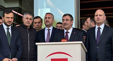 Cumhurbaşkanı Yardımcısı Cevdet Yılmaz, Sırrı Süreyya Önder'i ziyaret etmek için hastaneye geldi