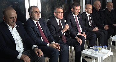 Cumhurbaşkanı Yardımcısı Yılmaz'dan Mevlüt Çavuşoğlu'na taziye ziyareti