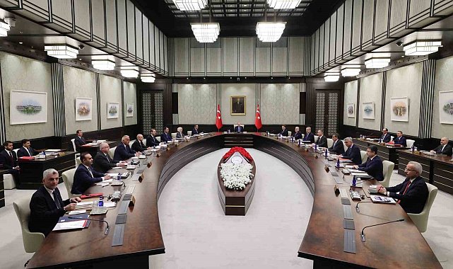 Cumhurbaşkanlığı Kabinesi, Cumhurbaşkanı Recep Tayyip Erdoğan başkanlığında Cumhurbaşkanlığı Külliyesi'nde toplandı.