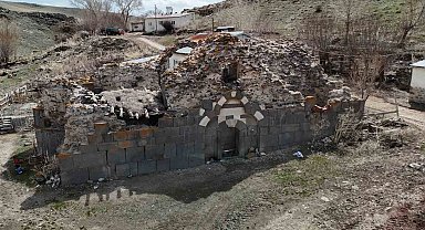 Definecilerin talan etti, asırlık kilise harabeye döndü