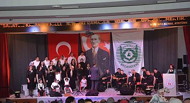 Demirci'de Türk Halk Müziği korosundan muhteşem konser