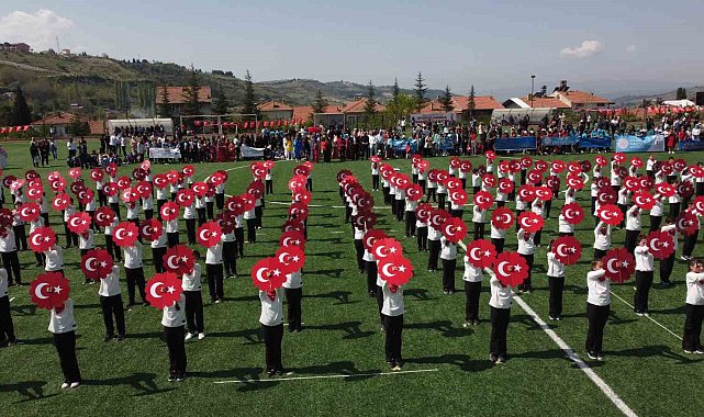 Demirci'yi çocuk sesleri şenlendirdi